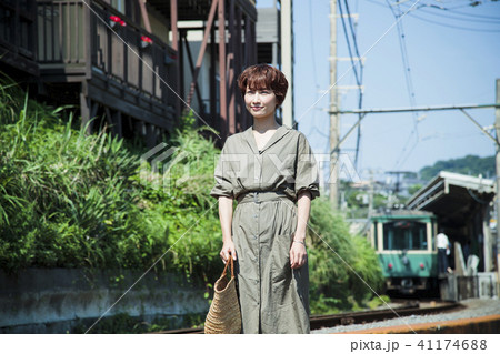 女性　旅行　湘南　江ノ電　ショートトリップ　散策　散歩　一人旅 41174688