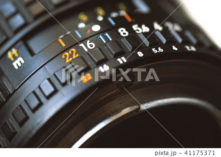 Old lens f / 22 close up 41175371