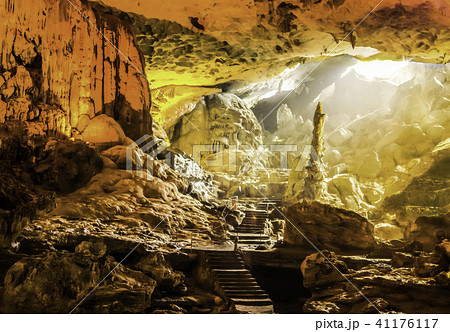 Sung Sot Cave or Surprise Grotto in Ha Long Bay 41176117
