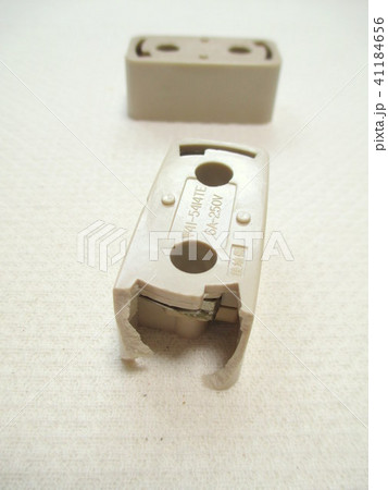 破損した角型引掛シーリングボディ 41184656