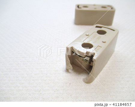 破損した角型引掛シーリングボディ 41184657