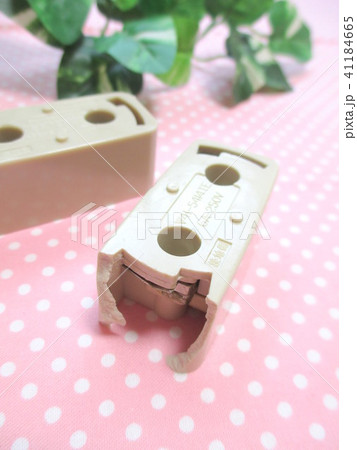 破損した角型引掛シーリングボディ 41184665