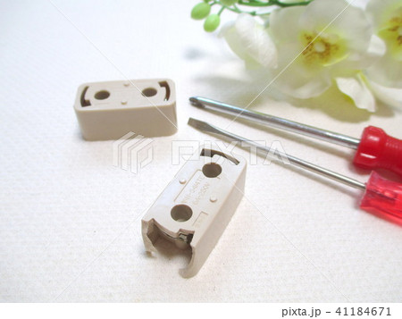 破損した角型引掛シーリングボディ 41184671