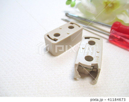 破損した角型引掛シーリングボディ 41184673