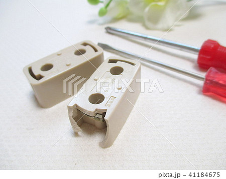 破損した角型引掛シーリングボディ 41184675