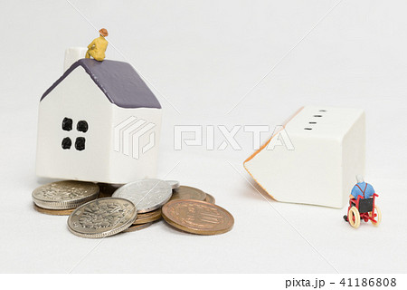 住宅ローンに苦しむイメージ 住宅ローンに苦しむイメージ 41186808