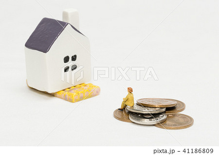 住宅ローンに苦しむイメージ 住宅ローンに苦しむイメージ 41186809