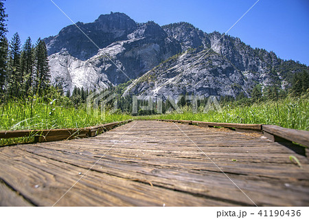 Yosemite Mountains on pathway Yosemite Mountains on pathway 41190436