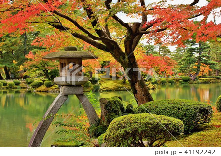紅葉の兼六園 41192242