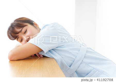 看護師 疲れる 41192708