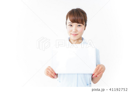 ホワイトボードと看護師 41192752