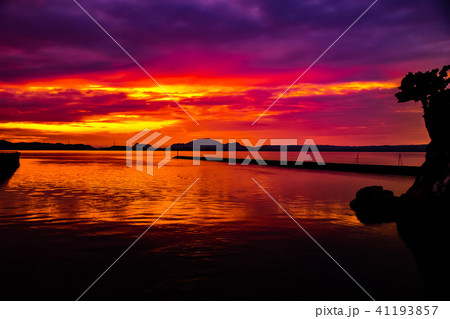 海 夕焼けと八代海岸 Sunset and Yatsushiro coast 海 夕焼けと八代海岸 Sunset and Yatsushiro coast 41193857