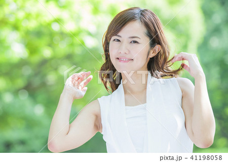 ビューティー　女性　美容　スキンケア　ポートレート　新緑 41198058
