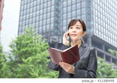 ビジネスウーマン　キャリアウーマン 41198449