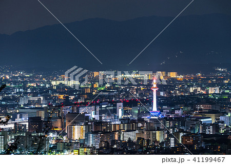 京都の夜景 東山山頂公園展望台から 17年4月撮影の写真素材