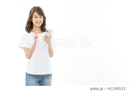 若い女性　スマートフォン 41199512