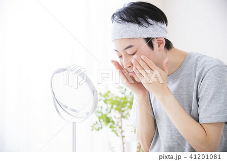 ビューティー　男性　スキンケア　ビューティ　若い男性　美容 41201081