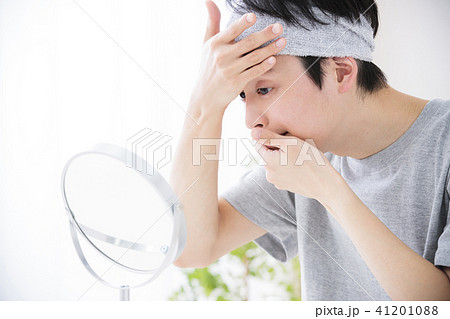 ビューティー　男性　スキンケア　ビューティ　若い男性　美容 41201088