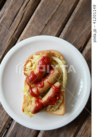 無塩せきウインナーとキャベツのアレンジトースト 41201149