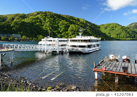朝の遊覧船乗り場 41207063