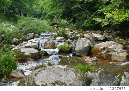 大きな岩のある川２ 41207975