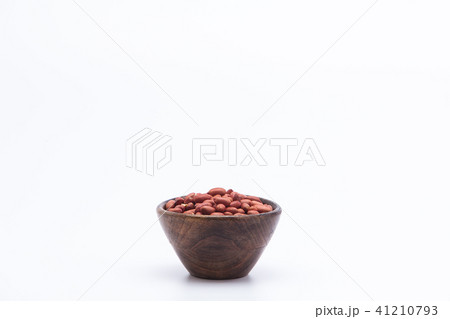 Redskin peanuts in wooden bowl isolated 41210793
