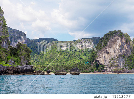 Popular travel tropical karst rocks Tonsai Popular travel tropical karst rocks Tonsai 41212577