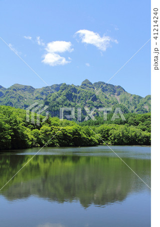 戸隠高原　初夏の鏡池 41214240