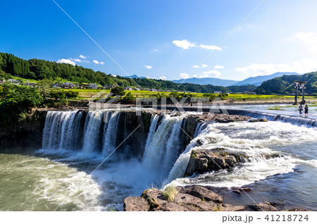 増水時の原尻の滝 41218724