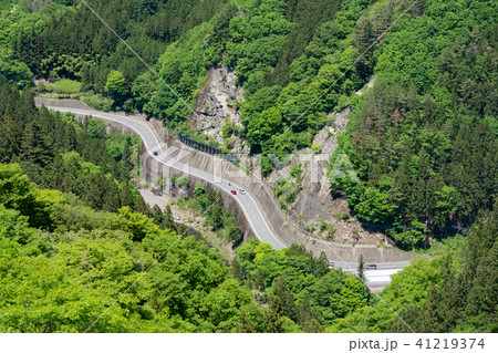 群馬県上野村 山道 西上州やまびこ街道 5月 の写真素材