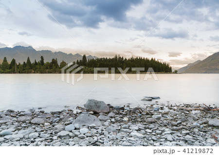 Queentown water lake with mountain Queentown water lake with mountain 41219872