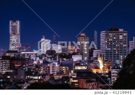横浜 貝殻坂から望む みなとみらいの夜景 41219943