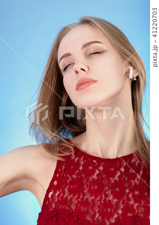 young blonde woman 41220703