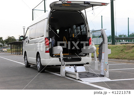 福祉車両のリフト 41221378