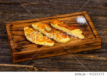 Grilled Halloumi cheese 41222173