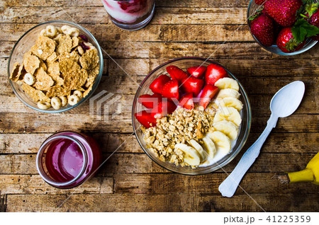 Breakfast cereals with banana and strawberry 41225359