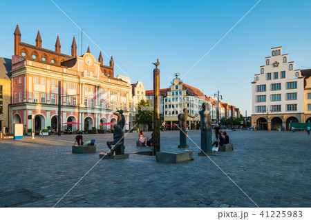 View over the market square Neuer Markt in Rostock 41225983