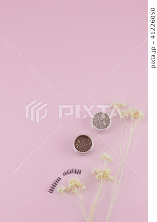 Glitter eye shadow set and fake eyelashes Glitter eye shadow set and fake eyelashes 41226050