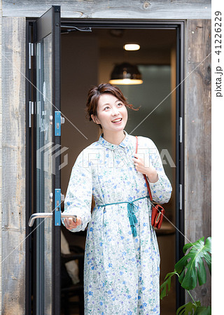 カフェ　女性　ライフスタイル 41226229