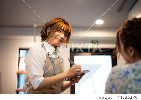 カフェ　女性　ライフスタイル 41226270
