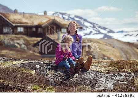 girl hiker in Tyin girl hiker in Tyin 41226395