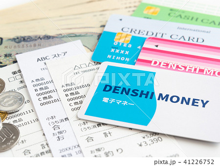 キャッシュレス　マネー　カード　決済　レシート　現金　購入履歴　クレジットカード　キャッシュカード 41226752