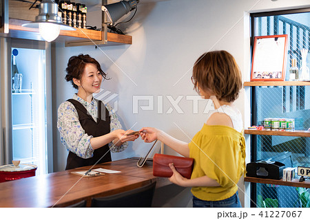 カフェ 女性 ライフスタイル カフェ 女性 ライフスタイル 41227067