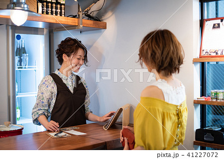 カフェ 女性 ライフスタイル カフェ 女性 ライフスタイル 41227072