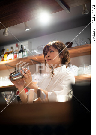バーテンダー　女性 41227472