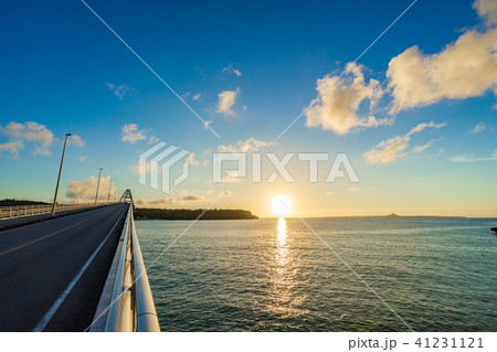 【沖縄県】夕暮れの瀬底島 41231121