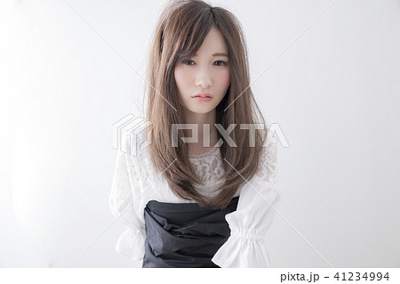 ストレートロング 日本人 ヘアスタイルの写真素材