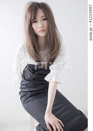 ストレートロング 日本人 ヘアスタイルの写真素材 41234997 Pixta