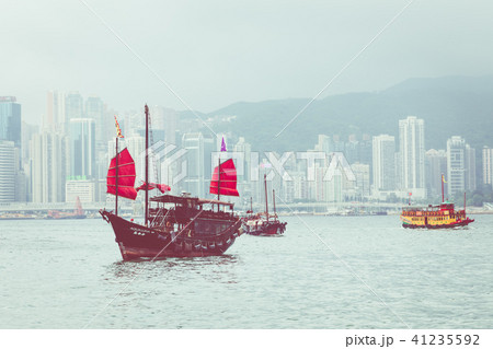 Traditional Chinese wooden sailing ship 41235592