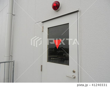物流倉庫の非常扉 41240331